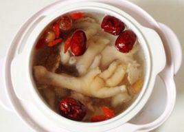 當歸紅棗煲雞腳 當歸紅棗煲雞腳