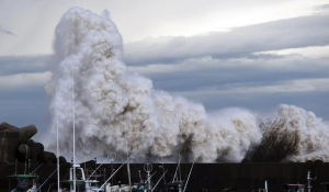 強颱風巴蓬登入日本