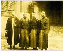 胡適、蔡元培、蔣夢麟(左一)、李大釗