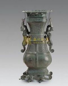 龍耳虎足方壺 龍耳虎足方壺