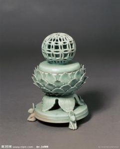 五代越窯青瓷蟠龍罌 五代越窯青瓷蟠龍罌