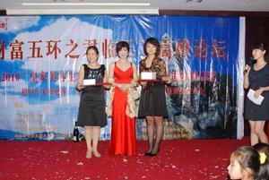 總經理（右）王力宏女士和陳婉儀