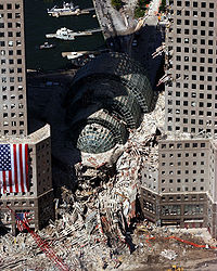 世貿中心四周的建築物皆受到倒塌大樓的波及