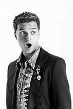 Jai是負責教他人社交