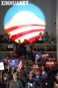 在美國中西部的愛荷華州首府得梅因，民主黨總統競選人歐巴馬的支持者聆聽歐巴馬的競選演說。