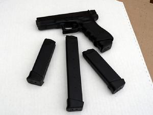 Glock18手槍和3種不同型號的彈夾