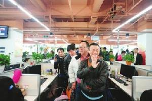 馬雲參觀阿里巴巴四川館