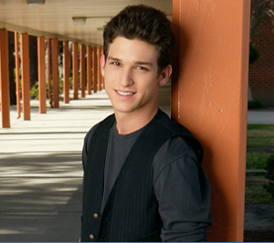 （圖）Daren Kagasoff 飾演Ricky Underwoood