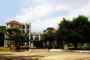 南投三育基督書院