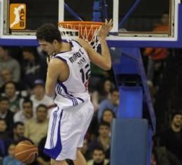 尼古拉·米羅蒂奇雷吉·傑克遜