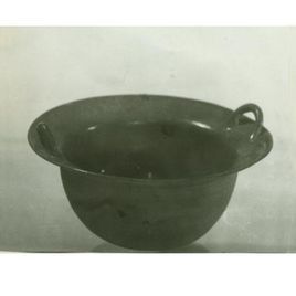 五代越窯青瓷雙耳釜 五代越窯青瓷雙耳釜