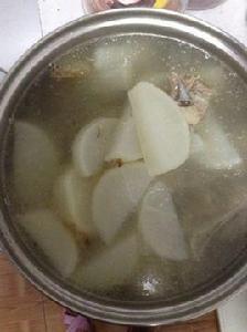 電飯煲版排骨蘿蔔湯