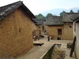 龍施上寨村 龍施上寨村