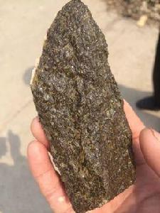 茶葉末石 茶葉末石