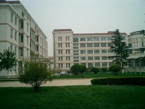 雲南大學滇池學院