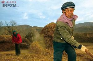 2006年,解職回家,他就像一盞被擰暗的燈