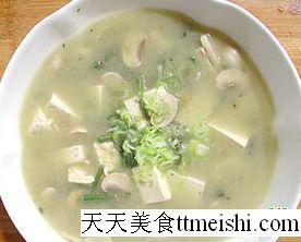 口蘑蕨菜汆豆腐