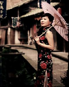 油紙傘是旗袍重要配飾