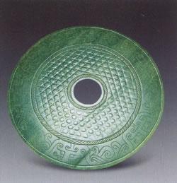 青玉蟠螭谷紋璧