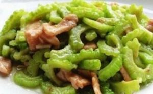 苦瓜芹菜炒肉絲 苦瓜芹菜炒肉絲