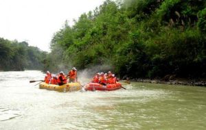 青衣江漂流 青衣江漂流