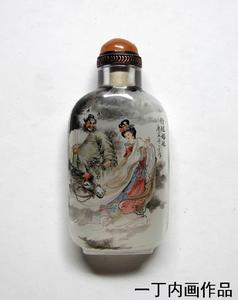 鼻煙壺[盛鼻煙的容器]