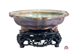 北宋鈞官窯玫瑰紫葵口式花盆托 北宋鈞官窯玫瑰紫葵口式花盆托