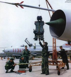 殲-7E 吊裝彈射座椅