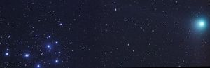 （圖）在2005年初，梅克赫茲彗星經過昴宿星團的附近