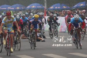 衝刺時發生的連環撞車事故