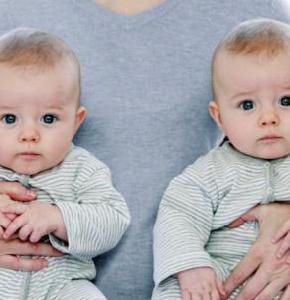 雙胞寶貝