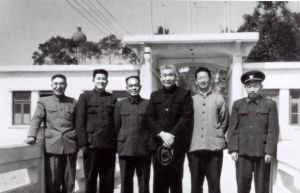 1960年，周希漢（右二）在南海艦隊