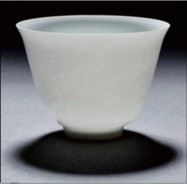 脫胎甜白暗刻龍紋杯 脫胎甜白暗刻龍紋杯