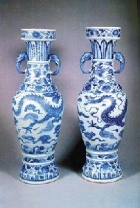 青花雲龍紋象耳瓶 青花雲龍紋象耳瓶