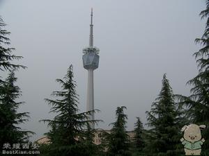 電視塔南翼,下方為陝西自然博物館的自然館