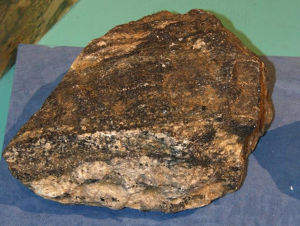 斜長角閃岩 斜長角閃岩