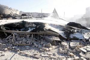 （圖） 伊朗東南部克爾曼省，一幢建築在地震中被夷為平地 