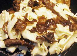 素肚片炒木耳 素肚片炒木耳