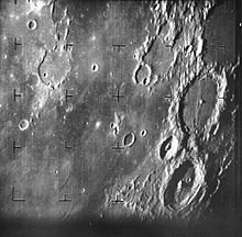 美國太空船獲得的第一張月球影像。