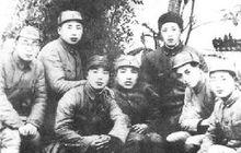 歐陽毅與戰友合影