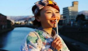 《臨床實驗》是黃雅莉2009年發行專輯《雅莉不怕》中收錄的歌曲