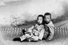 童年時馮康（右）與馮端