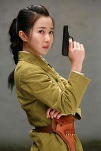 《打土匪》飾演龍芷文