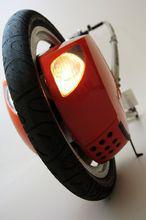 酷酷的戰立式機車