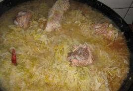 東北酸菜燉排骨 東北酸菜燉排骨