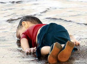 3歲小難民艾蘭·庫爾迪逃難時翻船遇難
