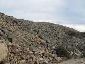 巨大的石海,山下遠看就像積雪。