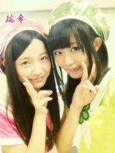 瑞希和成員們的合影