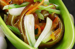 蕎菜炒鹵豬耳 蕎菜炒鹵豬耳