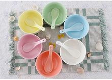 色彩繽紛的餐具